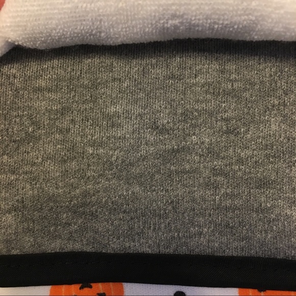 3/$20 💞NWOT 3 Pack Modern Baby Halloween Bibs - Picture 2 of 5